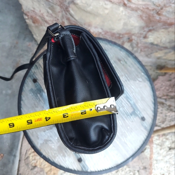 🚫SOLD🚫 Liz Claiborne Black Crossbody with TONS of Pockets! - Picture 10 of 10